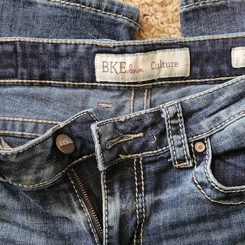 Women's Buckle blue jeans